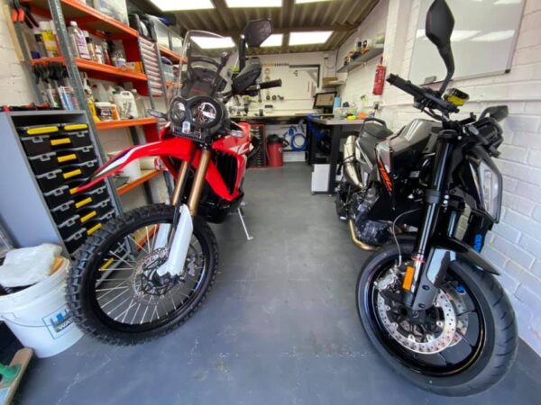 Honda CRF 250 Rally & KTM 790 Duke