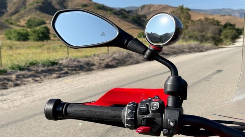 Saeng Blind-Spot Mirrors Enhance Motorcycle Safety