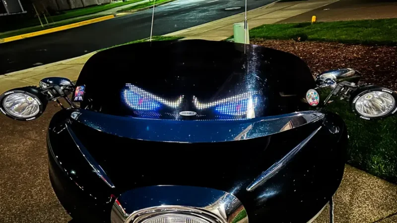 Moto Eyes Brings Custom LED Display To Motorcycle Windshields